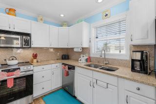 140 Barefoot Bungalow- 4BR 2BA with Heated Pool! home - 4