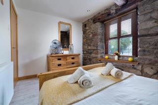 The Old Paper-shop, WiFi, Sleeps 4 & Pet Friendly - Bolton le Sands - 2