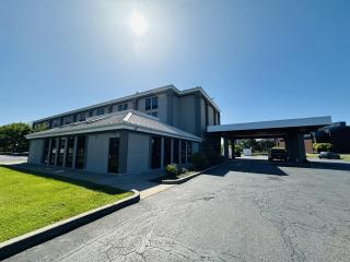Country Inn & Suites by Radisson, Canton near Hall of Fame - Canton - 0