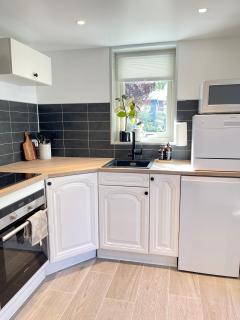 Family friendly, Free Parking space, Newly renovated 3 rooms Apartment - Ålesund - 5