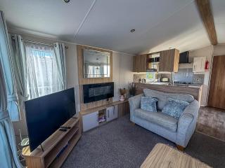 Beautiful 6 Berth Caravan, Nearby Beach In Suffolk Ref 68016Bs - Lowestoft - 1