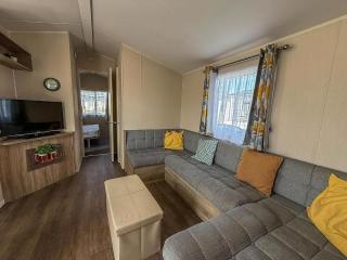 4 Berth Caravan With Unlimited Wi-Fi At Suffolk Sands Holiday Park Ref 45022B - Felixstowe - 1