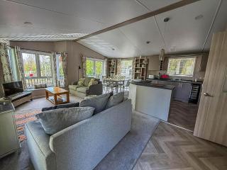 Beautiful Lodge With Decking At Azure Seas In Suffolk, Sleeps 6 Ref 32217Og - Lowestoft - 1