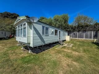 Superb Caravan At Kessingland Beach In Suffolk, Sleeps 8 Ref 90015Bc - Benacre - 3