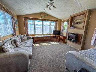 Superb Caravan At Kessingland Beach In Suffolk, Sleeps 8 Ref 90015Bc - Benacre - 1
