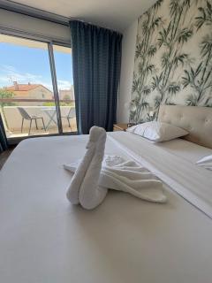 Hotel Sable Et Soleil - Port, Plage et Jacuzzi Privé - Fréjus - 3