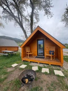 Lost Trail Resort - Riverside Rooms - Sauna - Near Hot Pools - 8