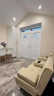 Modern Studio Luxe Heathrow-London - New Bedfont - 1