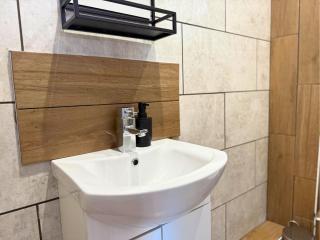 1-King Bed House, near City Centre, Pool Table - Heaton - 7