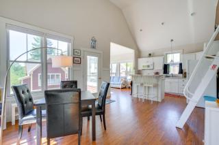 Lake Access and Pools Sun-Soaked Westford Cottage! - Westford - 4