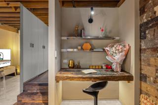 Stylish Industrial Charm, in a Prime Locale - 4