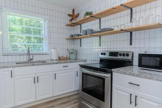 Coastal Cottage 1/2 mile from Covington Square - Covington - 3