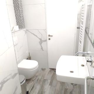Seafront Apartment - Sleeps 13 - Parking - Balcony - 6