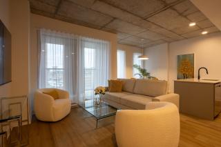 Echoes of Chic 2BR Hideaway in Old Port - Montréal - 0