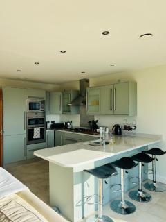 Portrush Town Centre, Luxury Apartment, Sea Views, Balcony, Secure Parking - Portrush - 6