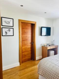 Portrush Town Centre, Luxury Apartment, Sea Views, Balcony, Secure Parking - Portrush - 5