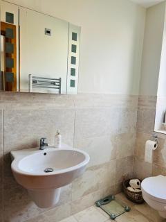 Portrush Town Centre, Luxury Apartment, Sea Views, Balcony, Secure Parking - Portrush - 2