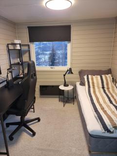 Modern semi-detached house with free parking - 4