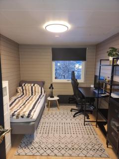 Modern semi-detached house with free parking - 3