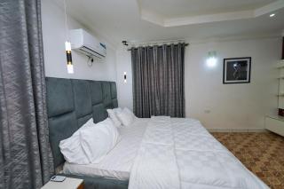 Gray Apartments - Mama - 3