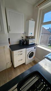 Entire 2 Bedroom Apartment City Centre & Stadium - 6
