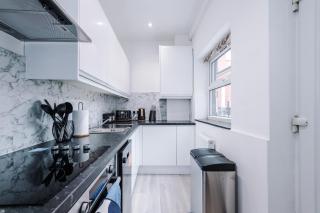 Spacious 5 bedroom house near Leeds City Centre sleeps 12 suits contractors with free parking - Hunslet - 9