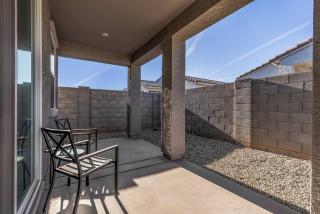 Entire Home 3 Beds & 2 Bath in Surprise Arizona - Surprise - 9