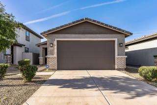 Entire Home 3 Beds & 2 Bath in Surprise Arizona - Surprise - 3