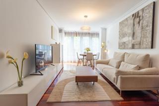 Apartamento de Lujo en Menéndez Pelayo I Parking Privado I Playas I Wifi - 6