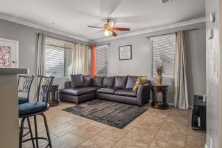 Entire Home in Avondale Arizona, 3BR & 2.5BR - Avondale - 5