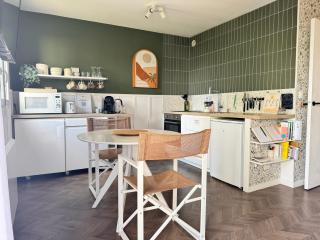 Idéal couple - La Petite Oasis - 10min à pieds du centre ville & plage - 2km du Centre Juno Beach - 23min du Mémorial de Caen - wifi gratuit - 1