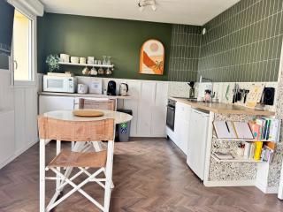Studio La Petite Oasis- Idéal couple - calme - balcon sud - lumineux - 10min du centre & plage - proche Centre Juno Beach - wifi - Courseulles-sur-Mer - 0