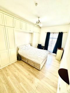 Private Modern 2 Bedroom Home with Lounge and Kitchen - Rochdale - 4