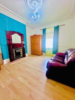 Private Modern 2 Bedroom Home with Lounge and Kitchen - Rochdale - 9