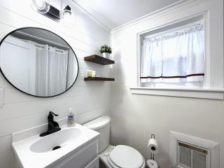 Cottage 8-9 - Stand Alone 2 Bedroom / 2 Bath - Wolfeboro - 3