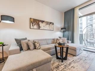 Modern & Luxury 1BR -Pool View - Kensington Waters - 0