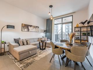 Modern & Luxury 1BR -Pool View - Kensington Waters - 8