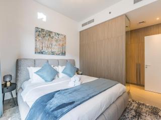 Modern & Luxury 1BR -Pool View - Kensington Waters - 5
