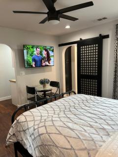 Luxury One Bedroom Duplex - Inglewood - 4