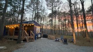 Tiny Cub House with Fast WiFi and Dog Friendly - Mentone - 2