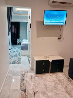 سويت فندقي فاخر - للأيجار Luxury Suite Hotel Room - for Rent - 4