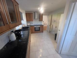 Charming Houghton Regis House with 4 Bedrooms - Dunstable - 9