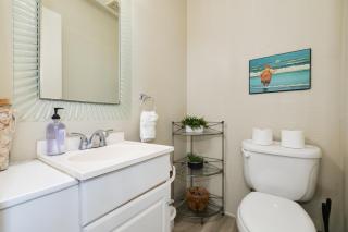 Bayfront Oasis Close to Boardwalk and Water - 8