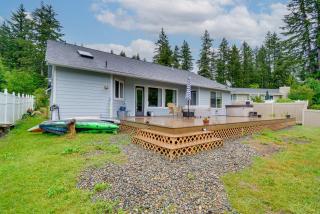 Lakefront Bremerton Vacation Rental with Hot Tub! - Brinnon - 9