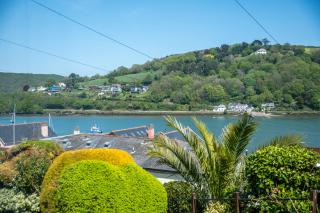 Incredible River Views With Parking And Patio - Dartmouth - 5