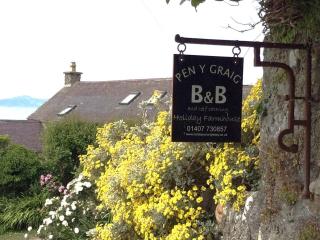 The Back Wing - Pen y Graig Farmhouse, Church Bay, sea views near beach No Pets - Llanrhyddlad - 2