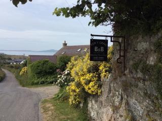 The Back Wing - Pen y Graig Farmhouse, Church Bay, sea views near beach No Pets - Llanrhyddlad - 1