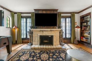 Castle Stay by Gathering Place Hot Tub & Fire Pit - 1