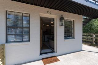 Elegant Game Day Escape - Steps from the Stadium - 9