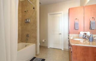 Amazing Condos Beautiful View 2 Blocks To French Quarter, Small Rooftop Pool, Gym, Seanger Theater, Super Dome, And Bourbon St - New Orleans - 8